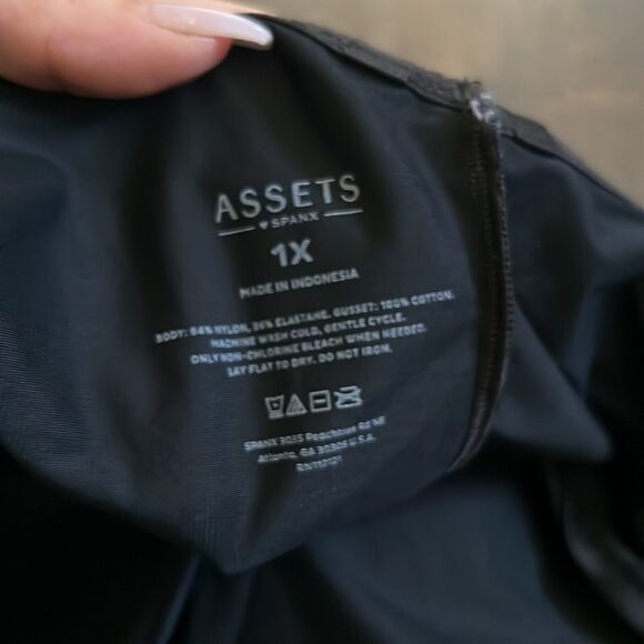 ASSETS BY SPANX Flawless Finish Shaping Micro Low Back Cupped Bodysuit 1X - Picture 9 of 10